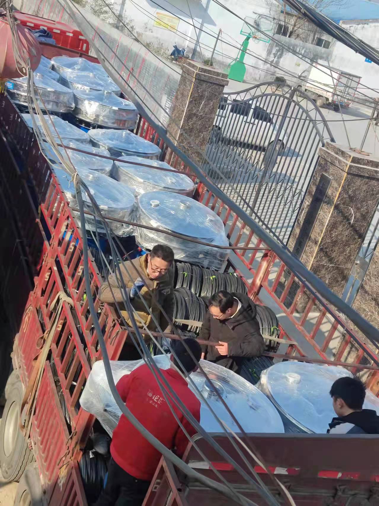 福建某公司訂購的新斯曼振動(dòng)篩30臺(tái)用于化工行業(yè)