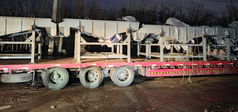 10臺直線篩發(fā)貨，優(yōu)化工藝結(jié)構(gòu)，改進(jìn)進(jìn)出料口和防塵口