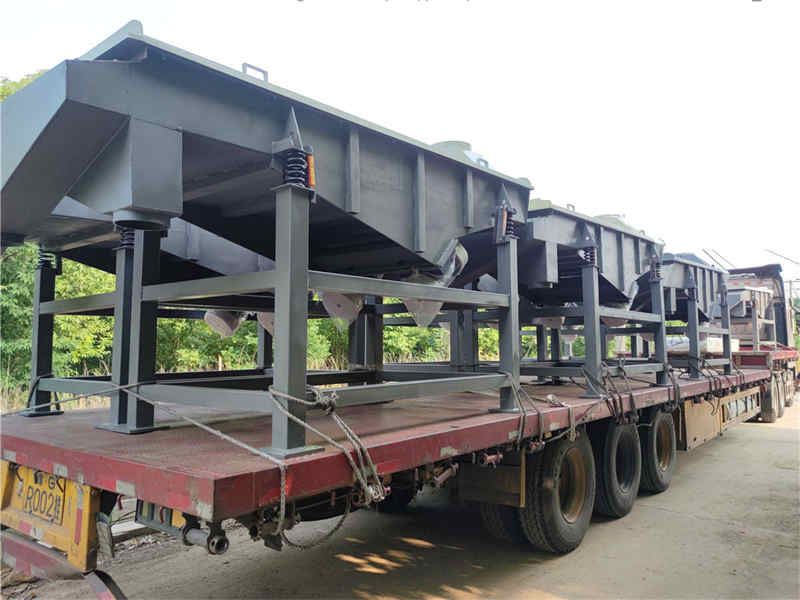 浙江客戶七臺1030兩層直線篩準備發(fā)貨，雙電機雙拉撐，用料厚實，經(jīng)久耐用，感謝浙江老朋友信任與支持