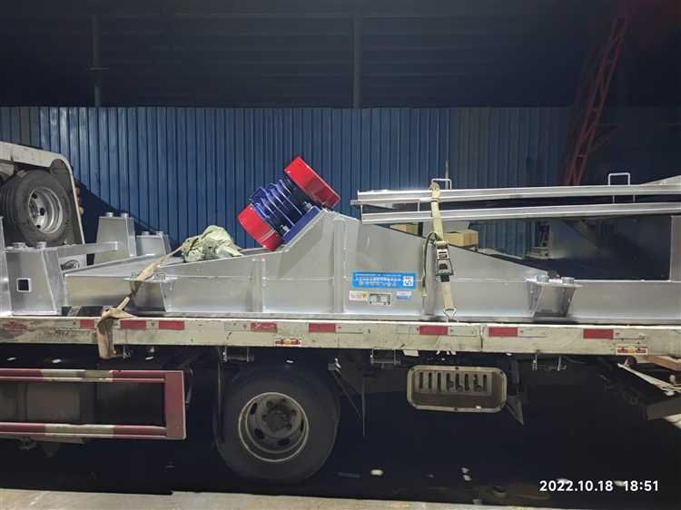 直線篩、直排篩、旋振篩、振動平臺等設(shè)備集中發(fā)貨