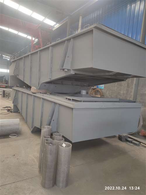 10臺(tái)直線(xiàn)振動(dòng)篩加班加點(diǎn)，緊張有序生產(chǎn)制作中