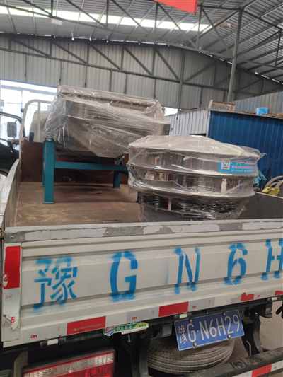 寒冷和疫情，也擋不住我們發(fā)貨的腳步，直線篩給料機(jī)等設(shè)備發(fā)貨