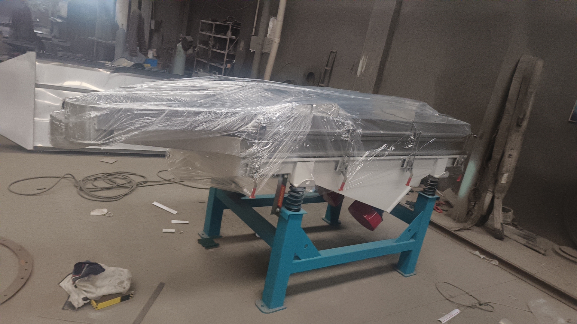 浙江客戶訂購(gòu)10臺(tái)直線篩10臺(tái)旋振篩已安排專車(chē)發(fā)貨