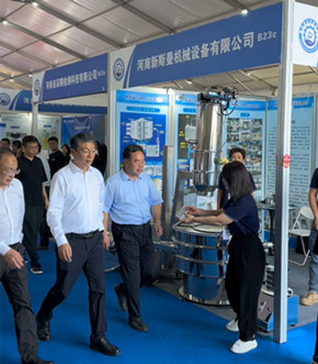 新斯曼參加第二屆振動篩分過濾產(chǎn)業(yè)博覽會，展館正式開館
