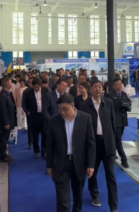 歡迎省市縣領(lǐng)導(dǎo)，蒞臨我公司展館巡視指導(dǎo)工作，振動(dòng)博覽會(huì)異常火爆！