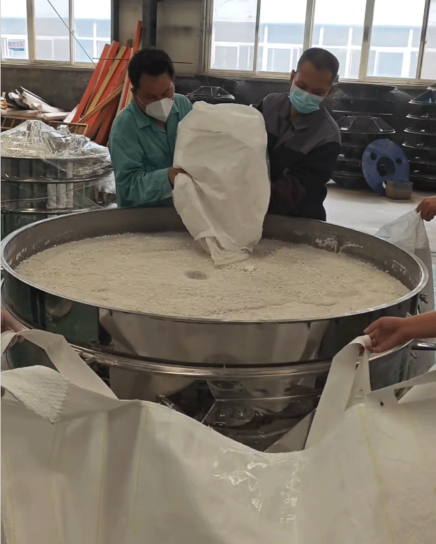 客戶帶料來廠試機(jī)，1500振動(dòng)篩＋2套超聲波系統(tǒng)，不堵網(wǎng)、產(chǎn)量大、精度高，效果非常好！