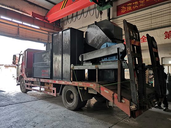 NE板鏈?zhǔn)教嵘龣C(jī)發(fā)貨