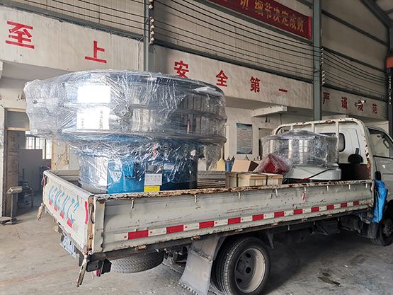 1.5米旋振篩、200型標(biāo)準(zhǔn)檢驗(yàn)篩、直排篩發(fā)貨