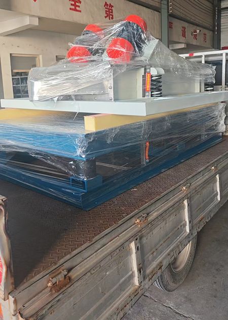 振動平臺、直線篩發(fā)貨