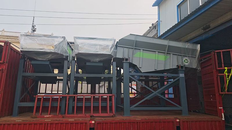 三臺(tái)客戶(hù)定制直線(xiàn)篩發(fā)貨