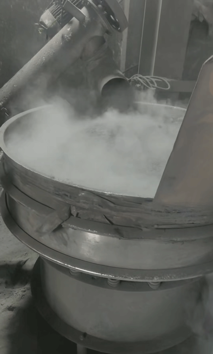 用了10年的振動(dòng)篩客戶，還可以再戰(zhàn)10年！ 給客戶創(chuàng)造更多價(jià)值，擴(kuò)產(chǎn)了要再?gòu)?fù)購(gòu)一臺(tái)！