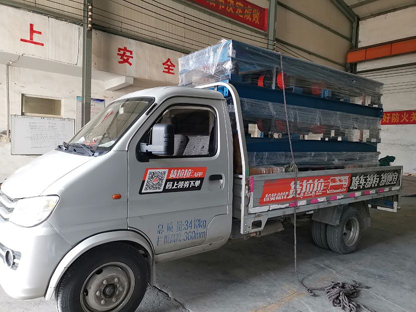 客戶特殊定制的10米長1米寬振動(dòng)平臺(tái)發(fā)貨