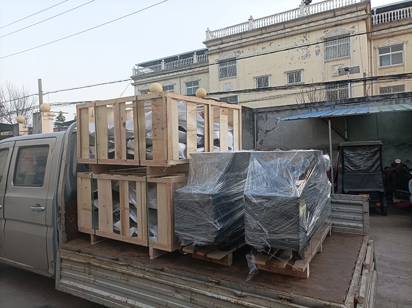 電磁給料機(jī)、特殊定制旋振篩上蓋發(fā)貨