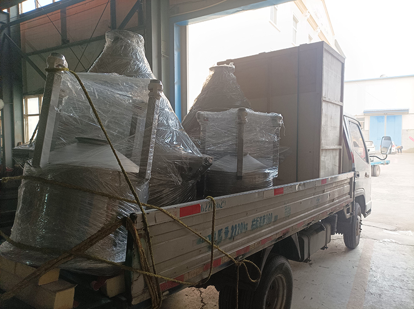 不銹鋼真空上料機(jī)、不銹鋼料倉、接料桶發(fā)貨