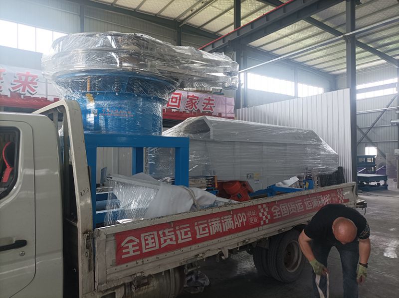 客戶特殊定制旋振篩、直線篩發(fā)貨